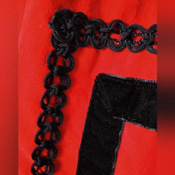 2/$30 - Vintage/Retro Velvet Skirt - Picture 3 of 8